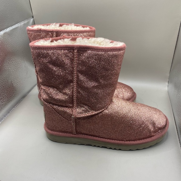UGG GIRLS KIDS CLASSIC SHORT II GLITTER PINK‎ BOOTS SIZE 4 - Picture 1 of 8